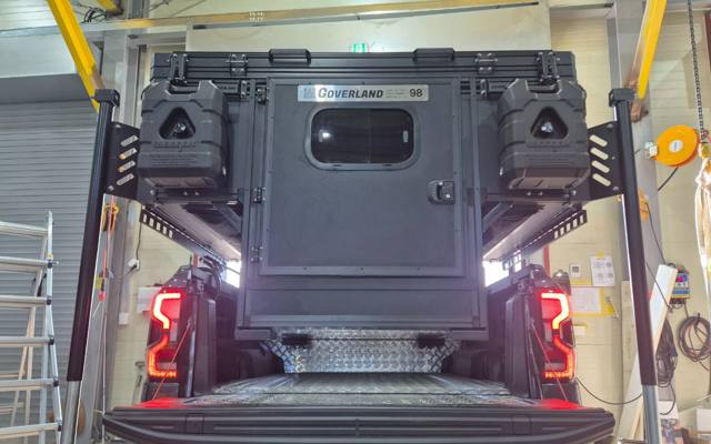 Lift jacks + brackets 1