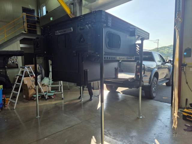 Lift jacks + brackets 2