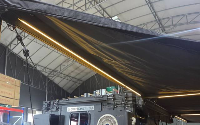 180 Swing Shelter LED 1